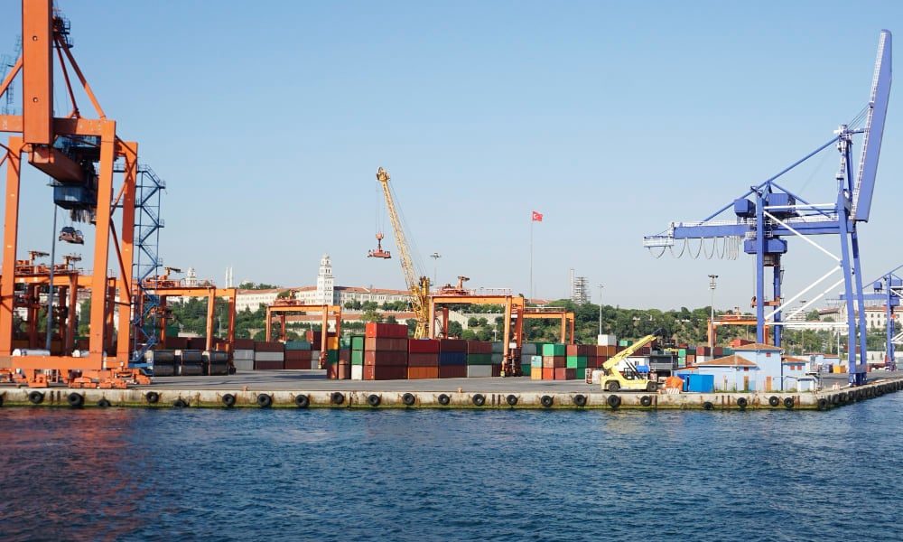 crane-lifting-shipping-containers-seaport