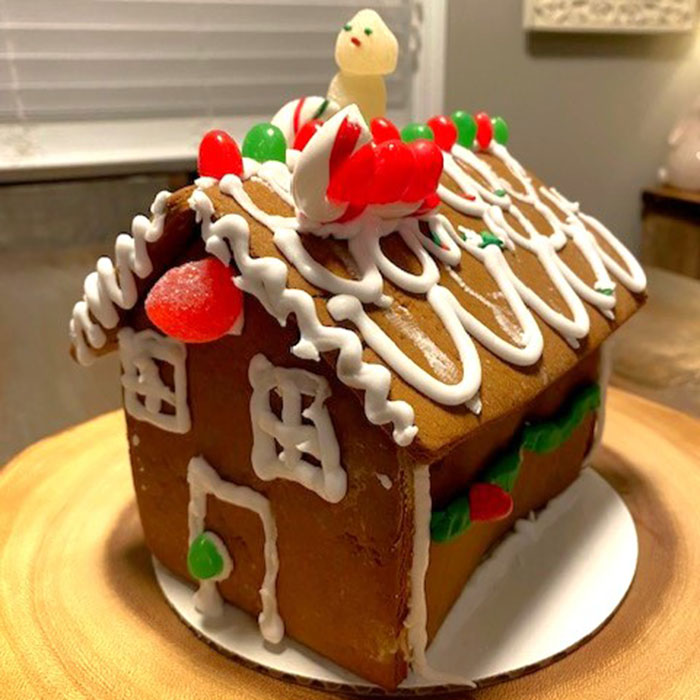 Christmas 2023 - Gingerbread - Sydney & Chelsea McGuire