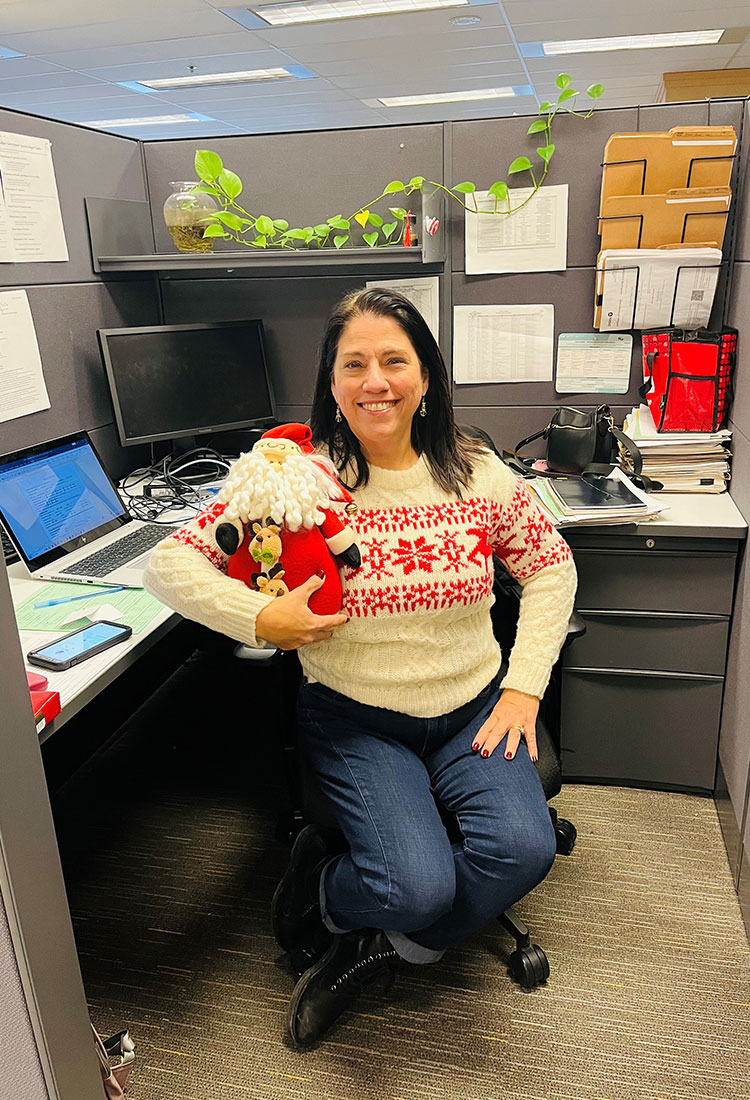 Ugly Christmas Sweater & Decorate your Cubicle Contest - Universal Logistics Universal & YOU Internal Newsletter - January 2026