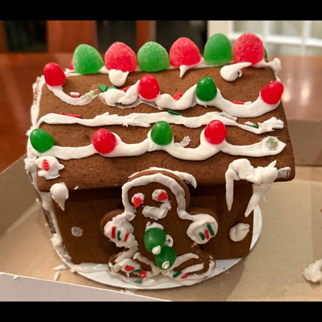 Christmas Wrap-Up - Gingerbread - Universal Logistics Universal & YOU Internal Newsletter - January 2026