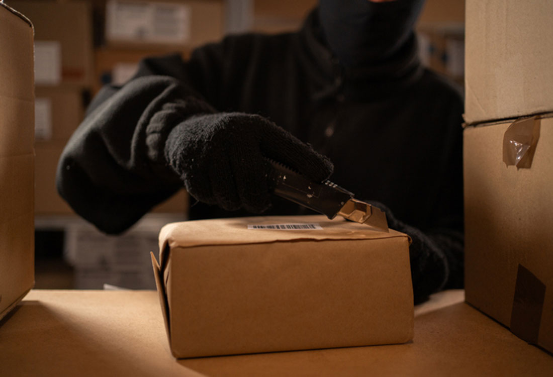 Protecting Your Bottom Line: Holiday Season & Critical Theft Trends - Universal Logistics - Route Newsletter: December 2025